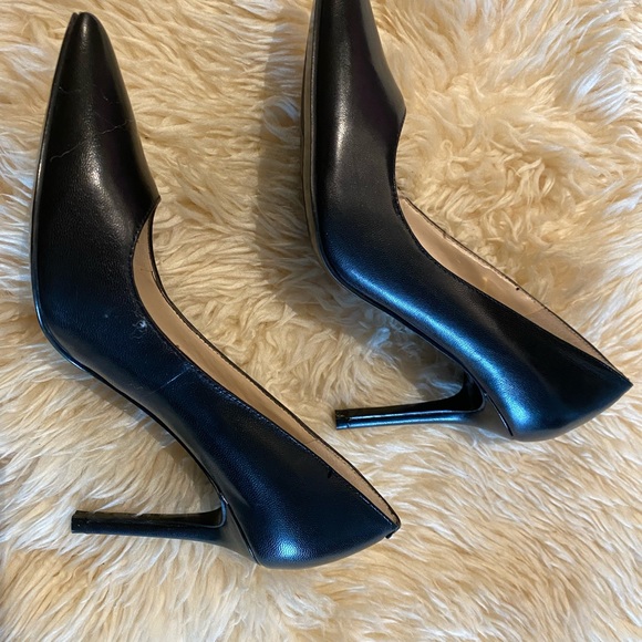 Marc Fisher Pointed Toe Pump - Picture 2 of 7